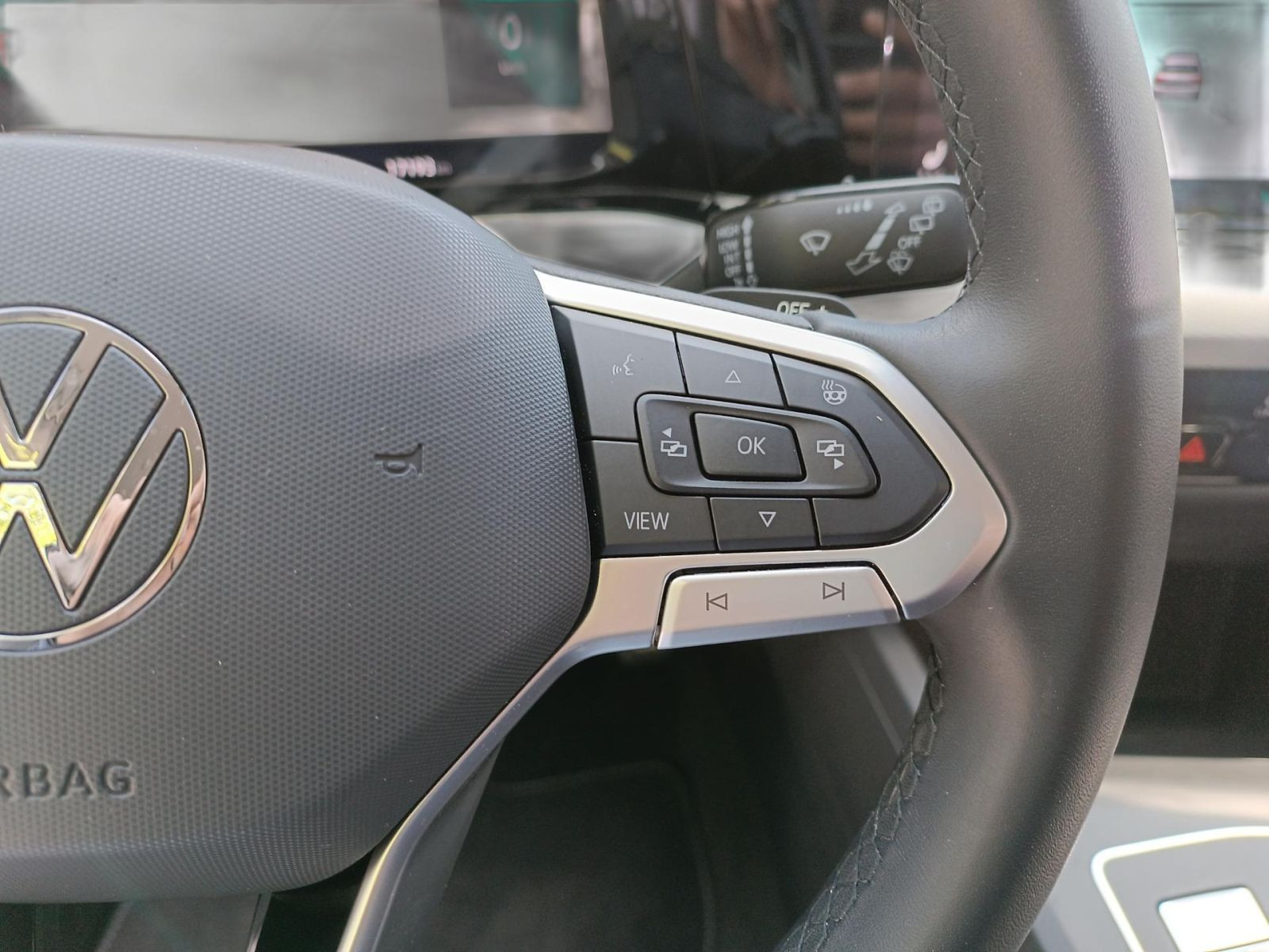 Volkswagen - Golf_13