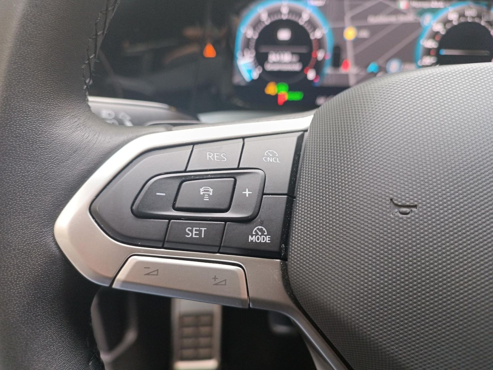 Volkswagen - Golf_12