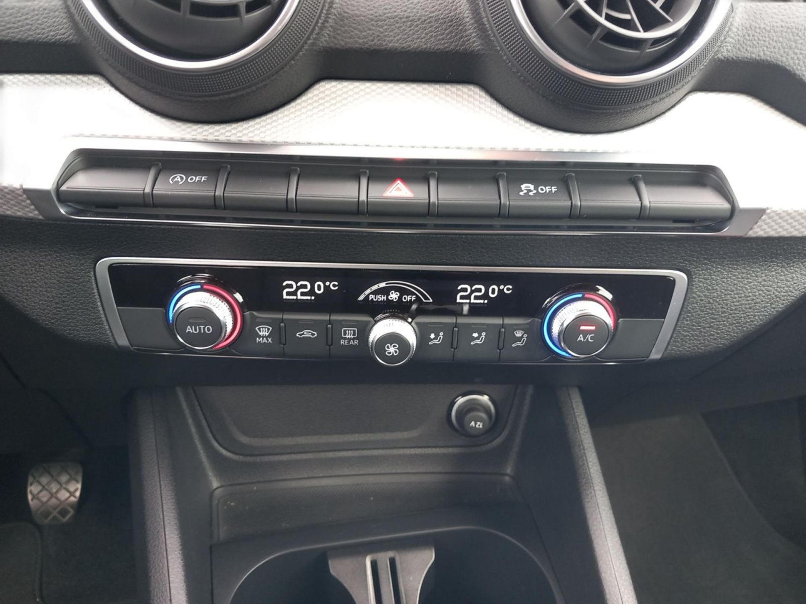 Audi - Q2_14