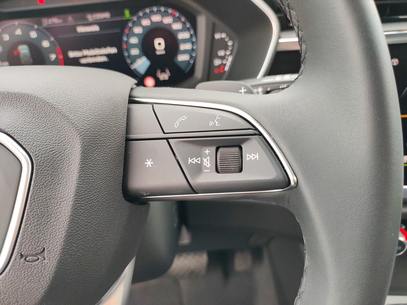 Audi - Q3_15