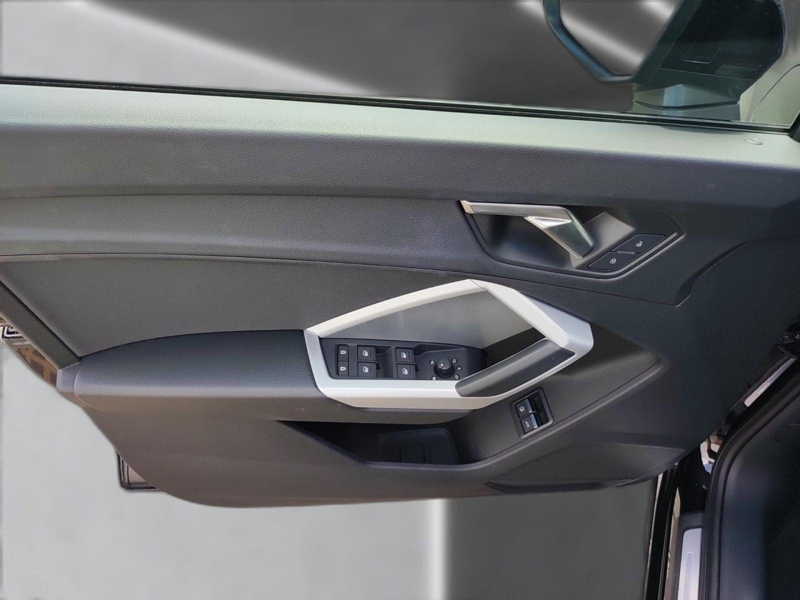 Audi - Q3_18