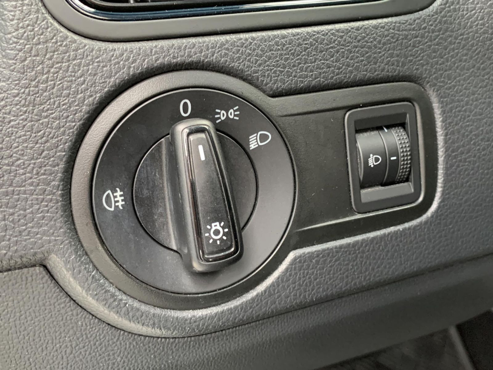 Volkswagen - Polo_11