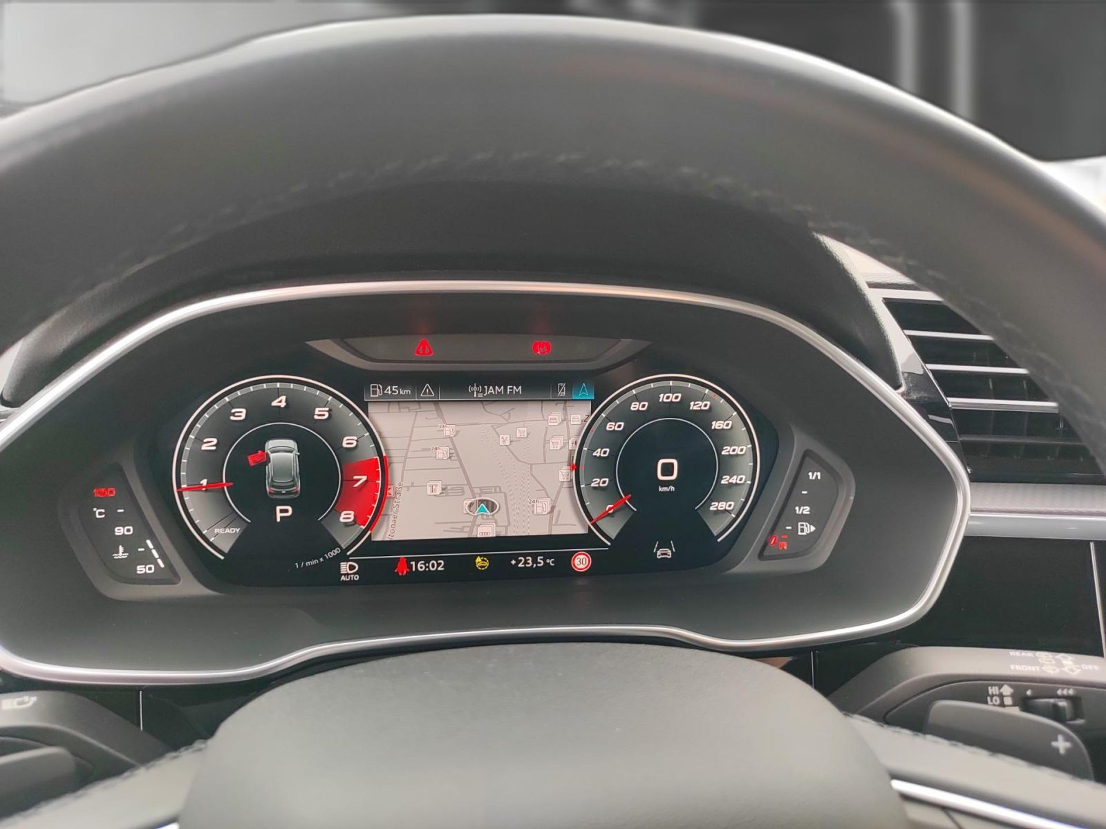Audi - Q3_15
