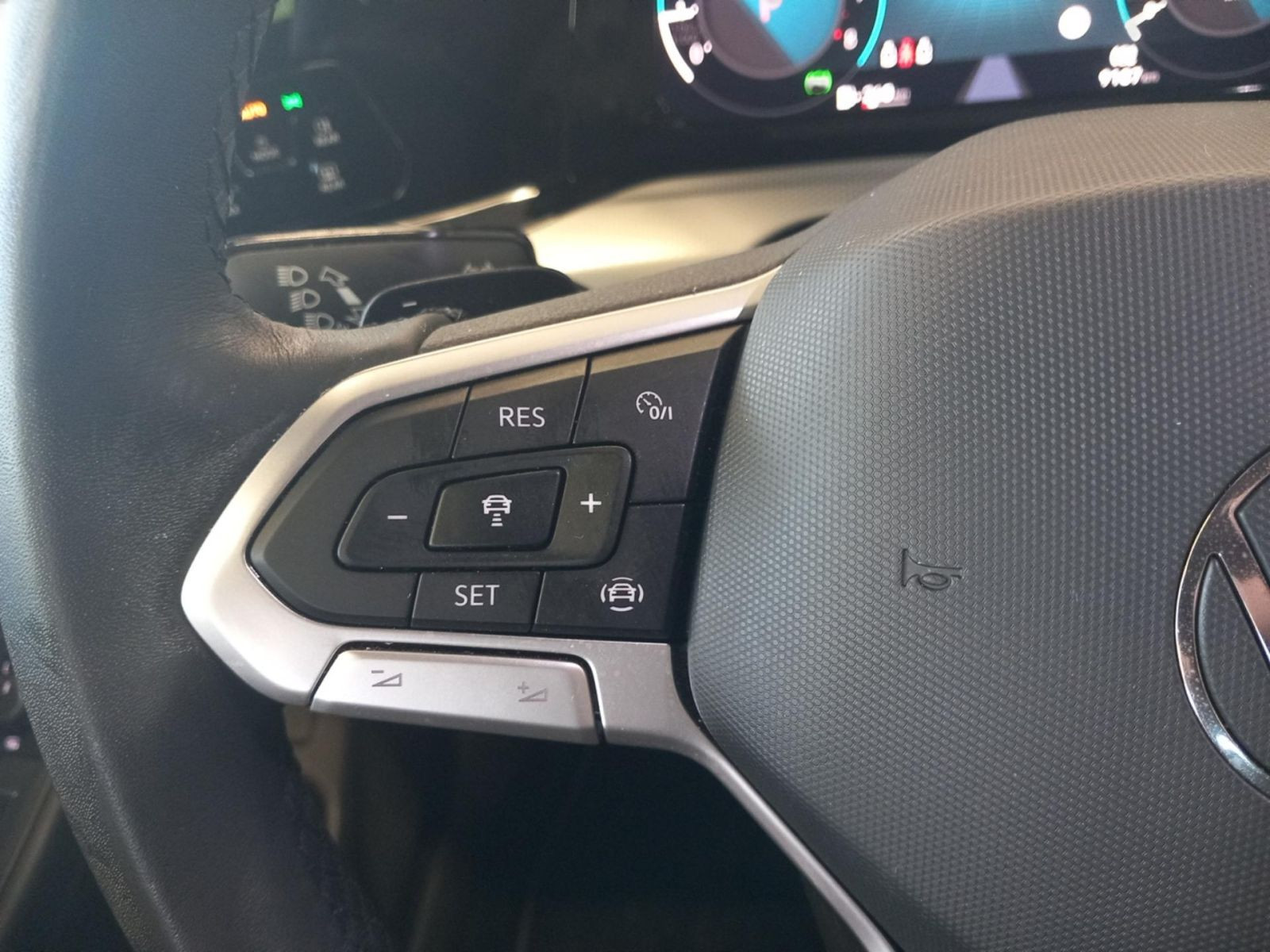 Volkswagen - Golf_15
