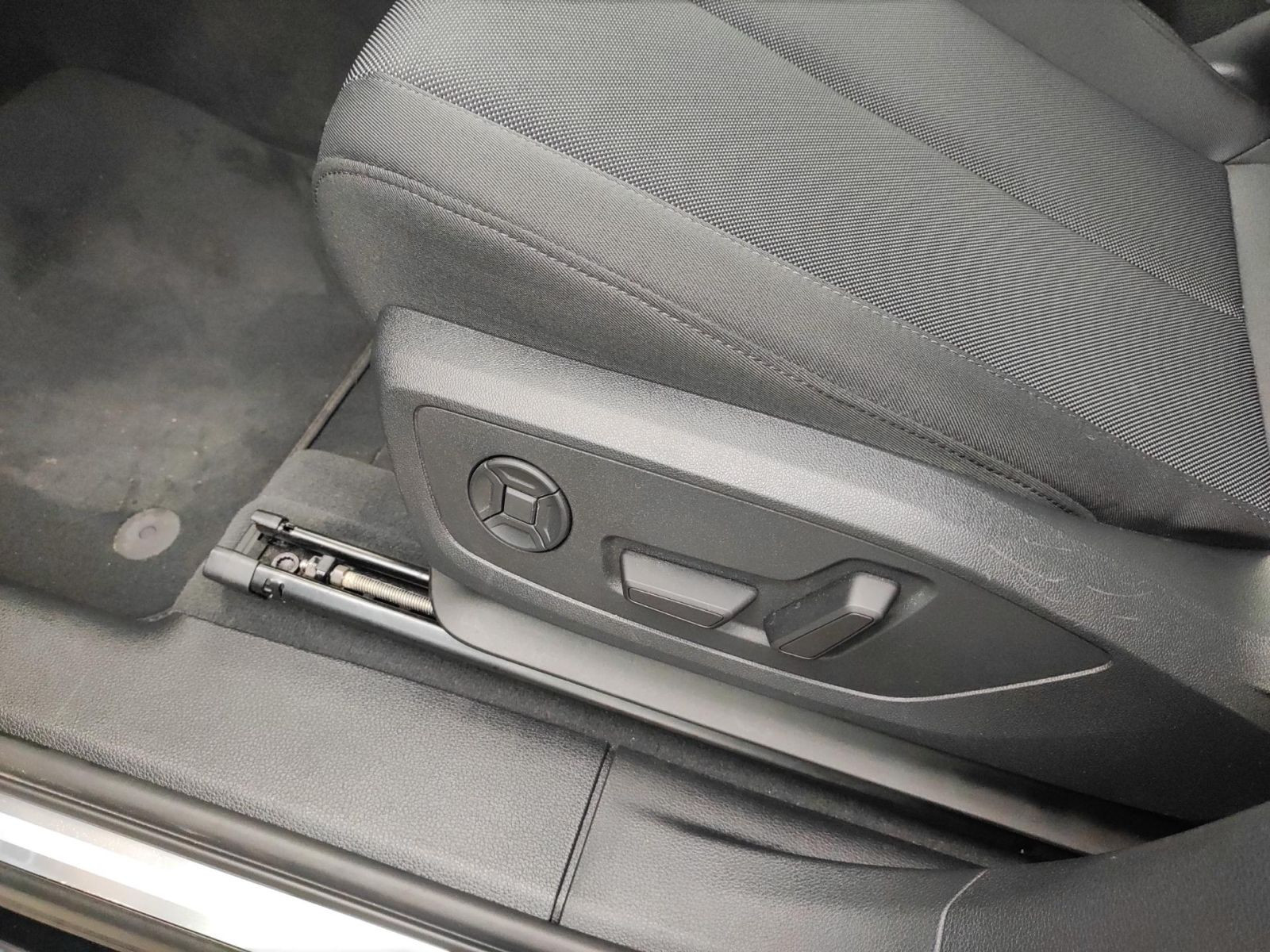 Audi - Q3_13