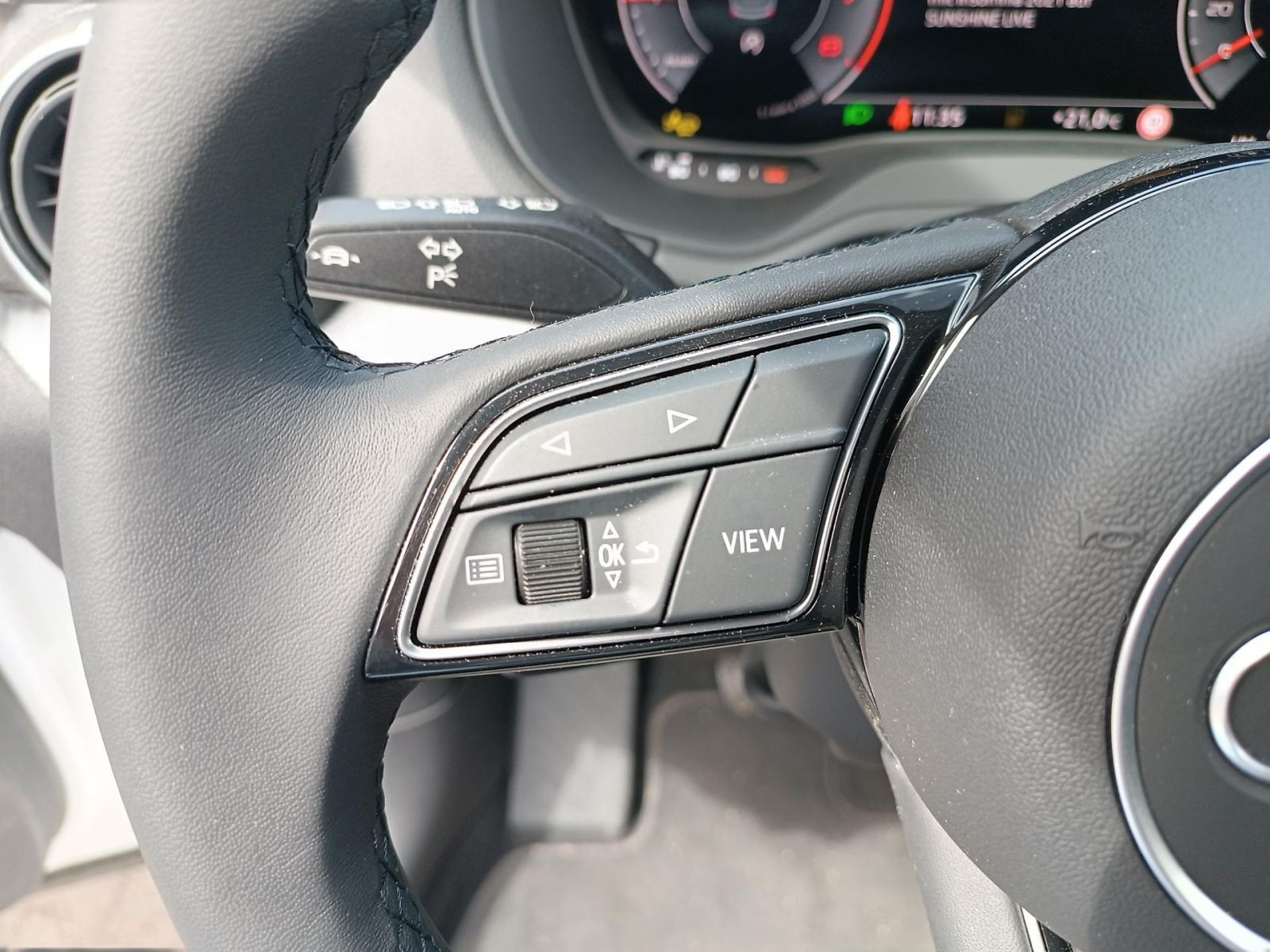 Audi - Q2_12