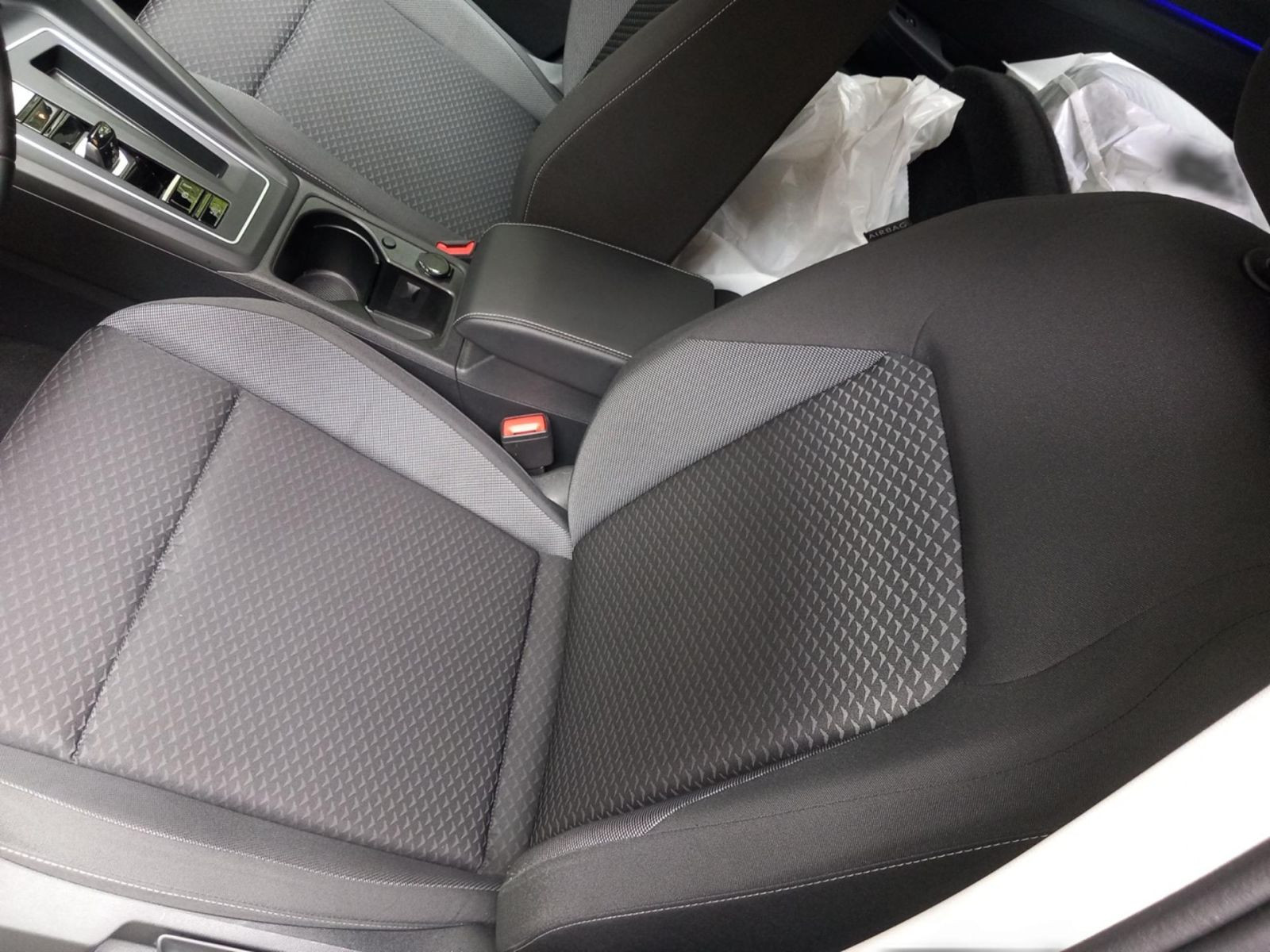 Volkswagen - Golf_9