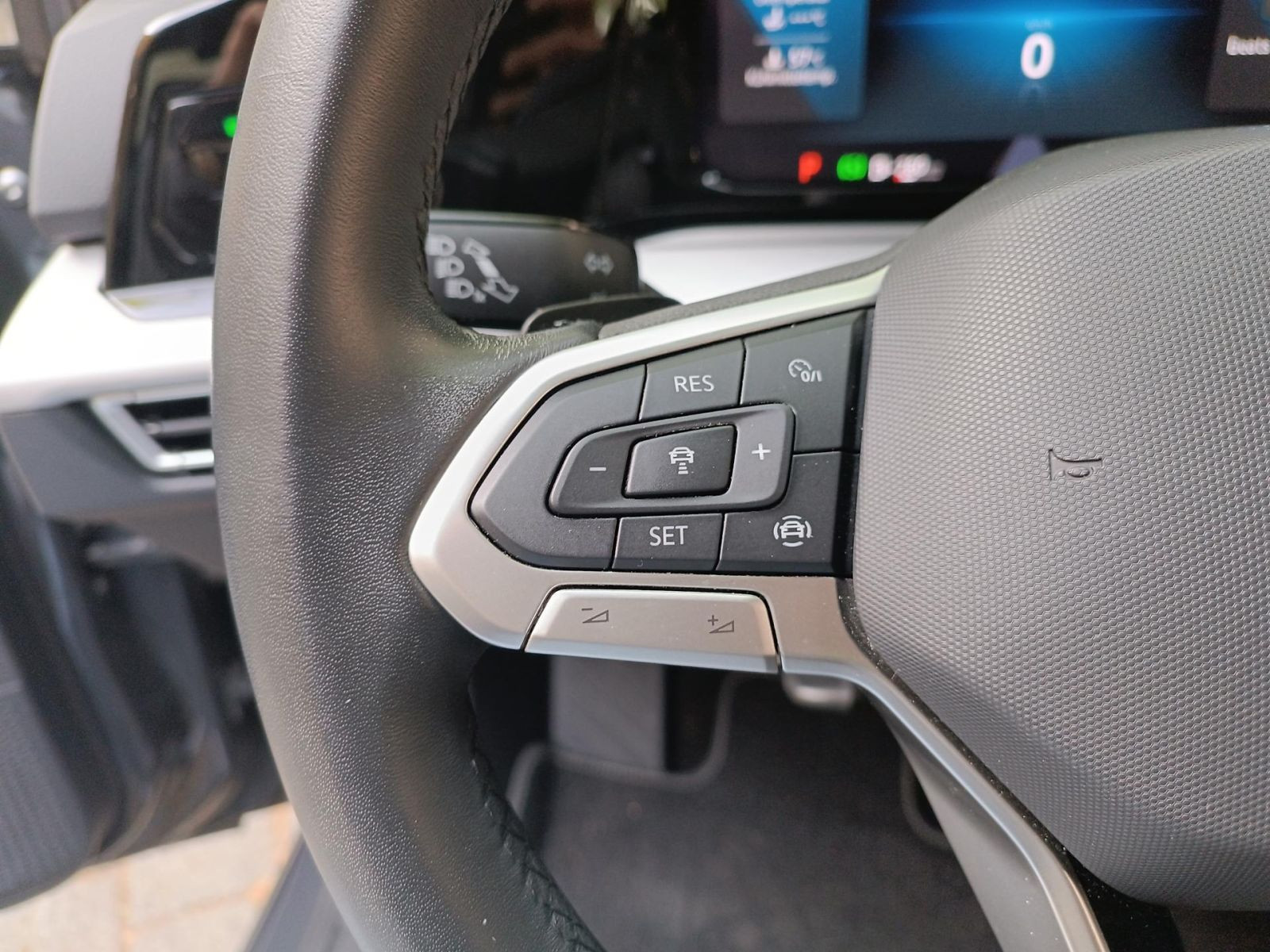 Volkswagen - Golf_12