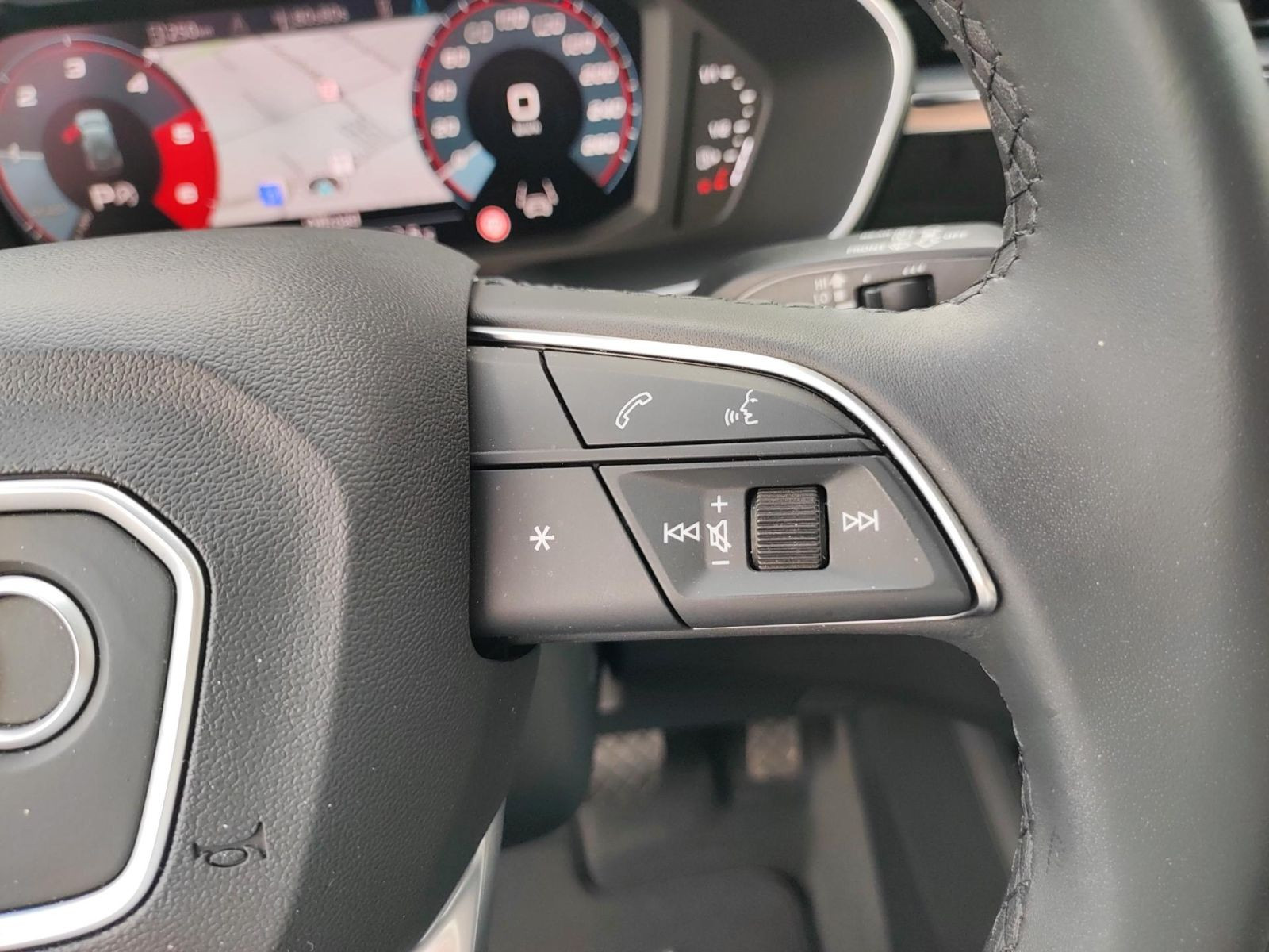 Audi - Q3_15