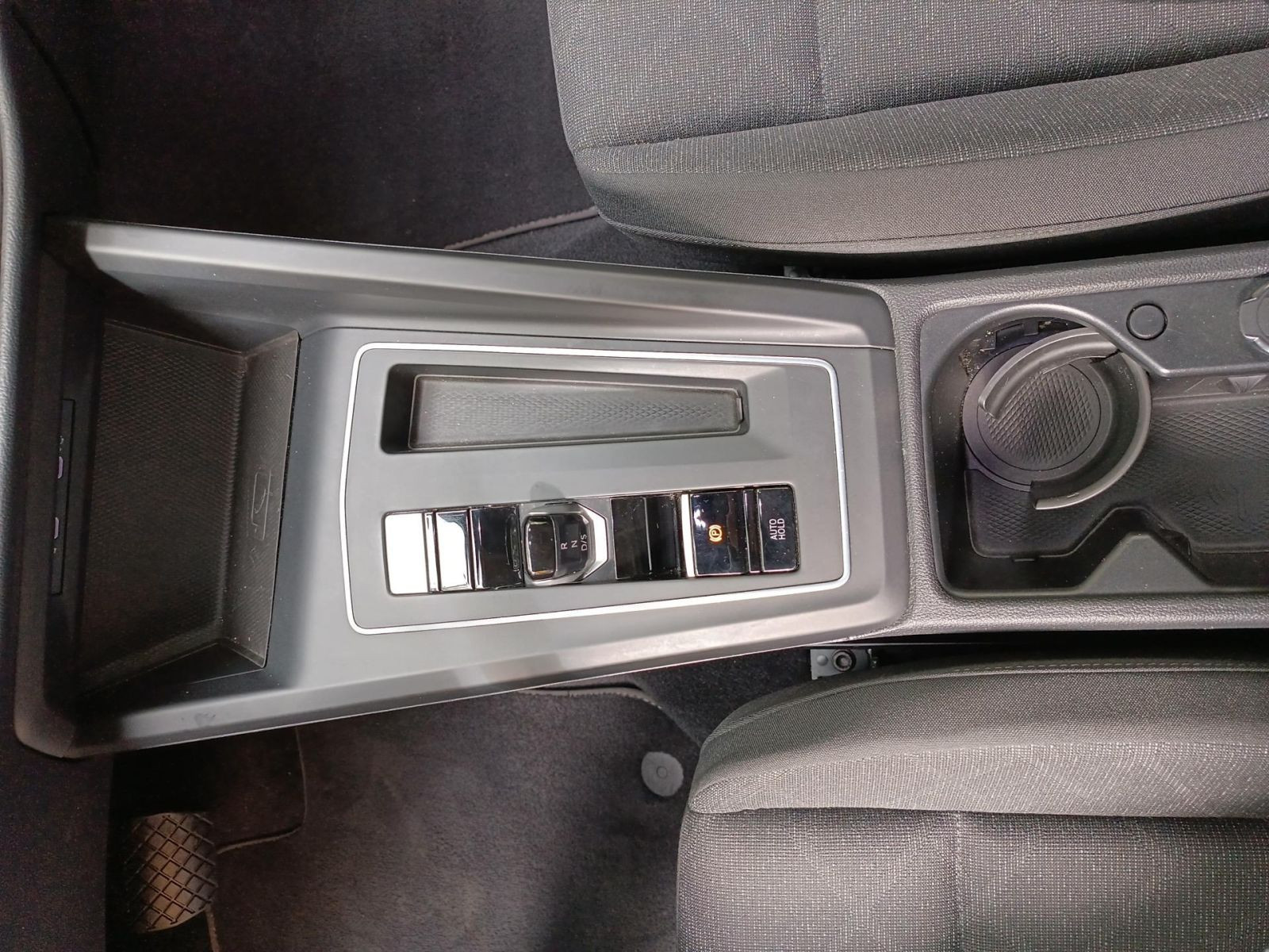 Volkswagen - Golf_17
