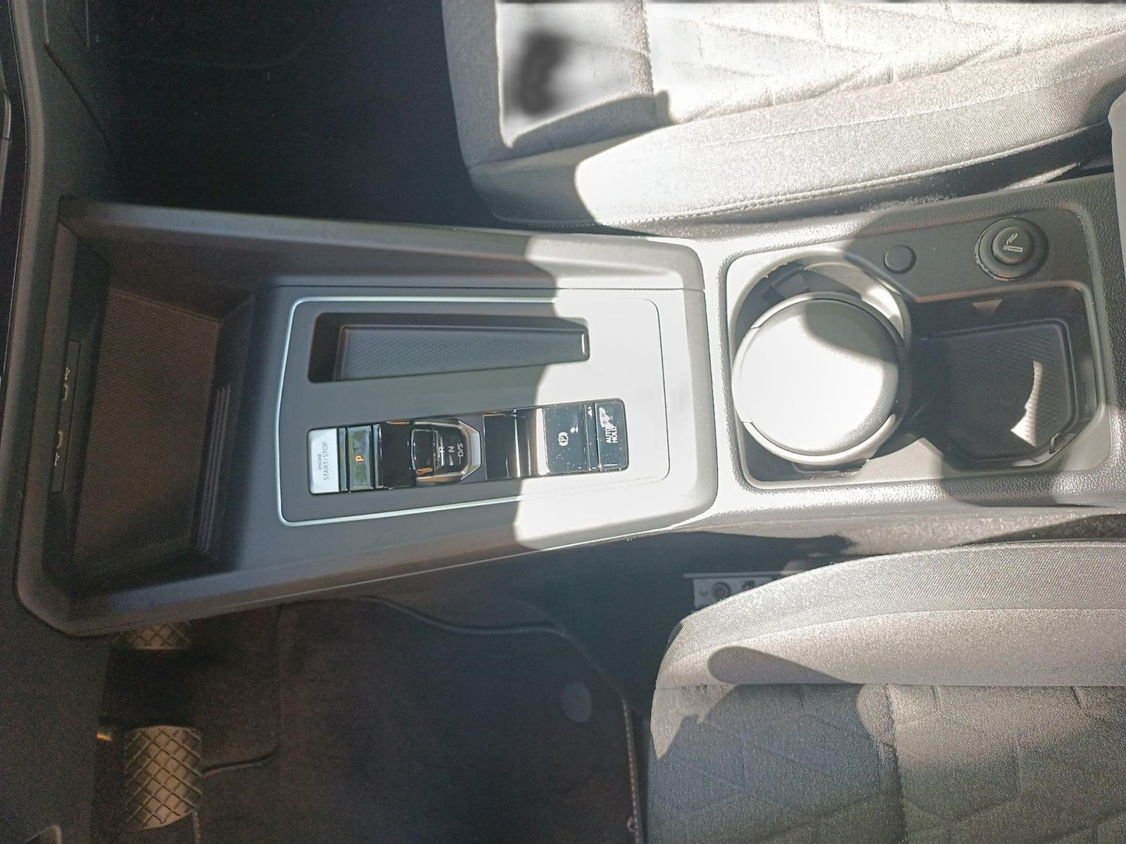 Volkswagen - Golf_16