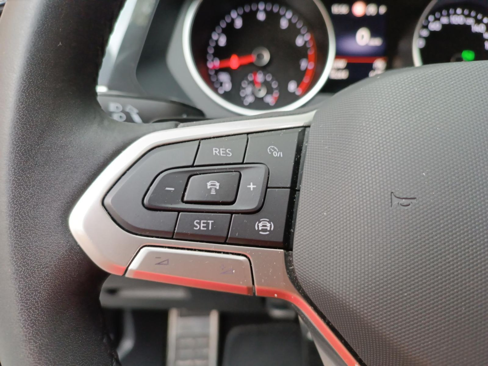 Volkswagen - Tiguan_12