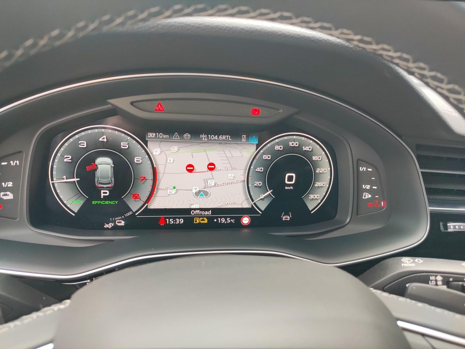 Audi - Q8_17