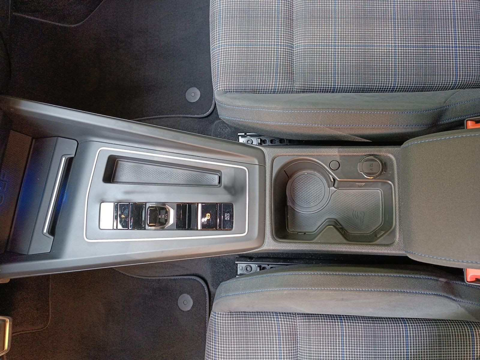 Volkswagen - Golf_17