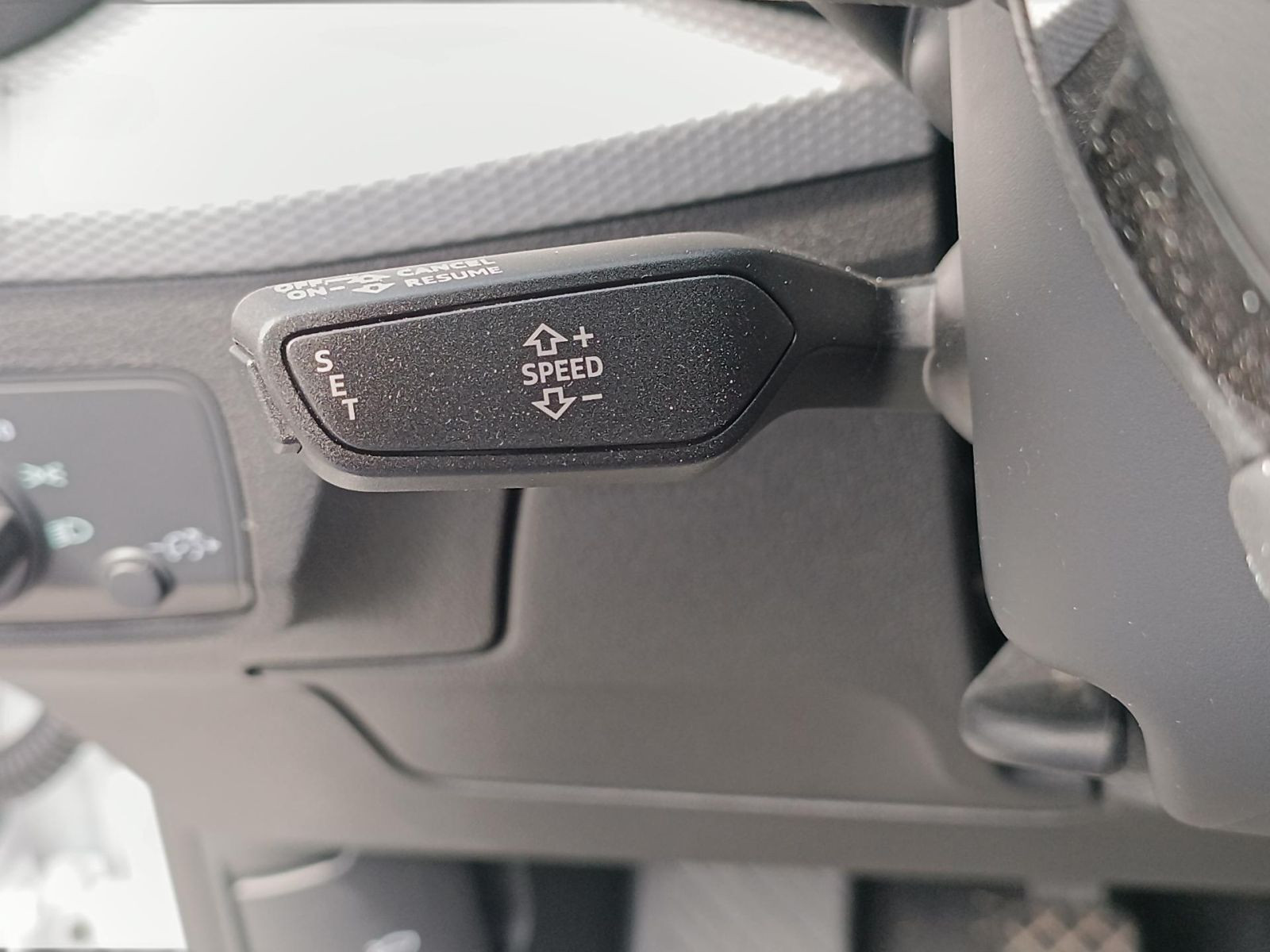Audi - Q2_14