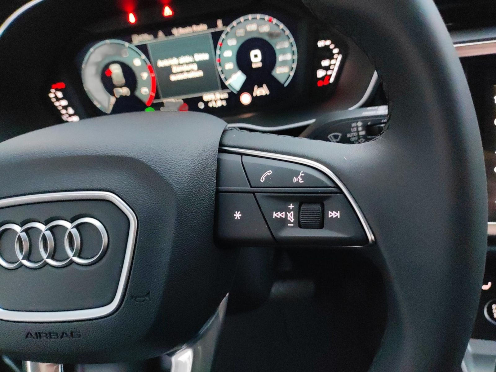 Audi - Q3_13