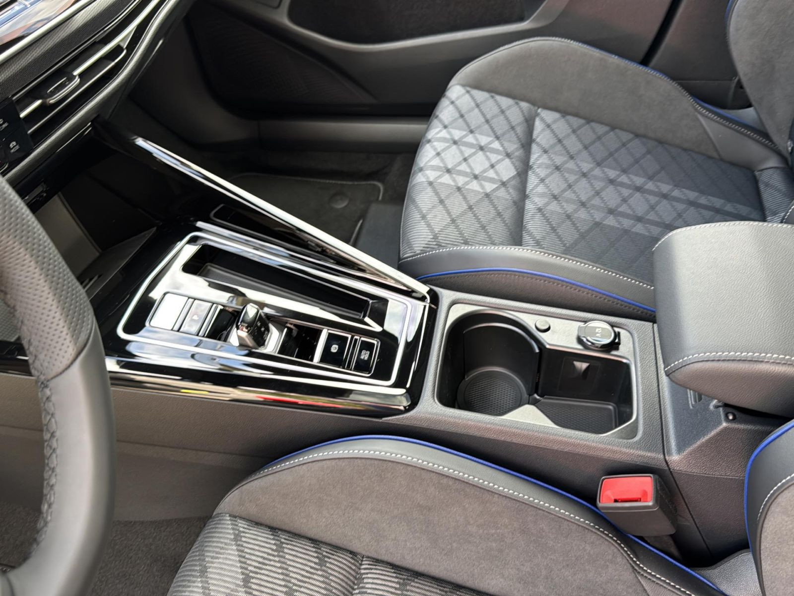 Volkswagen - Golf_14