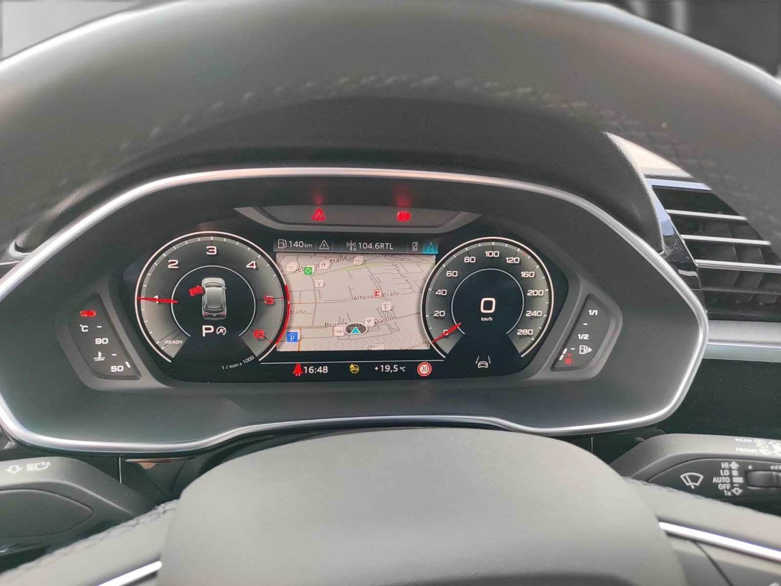 Audi - Q3_16