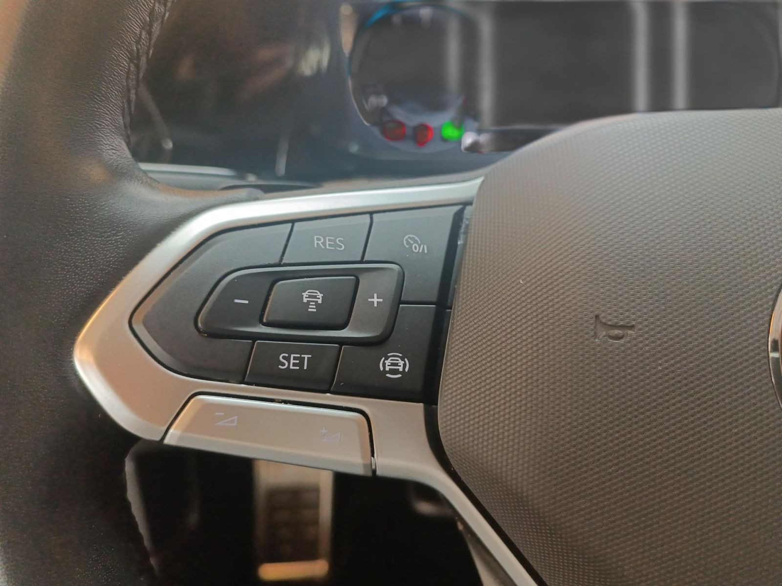 Volkswagen - Golf_13