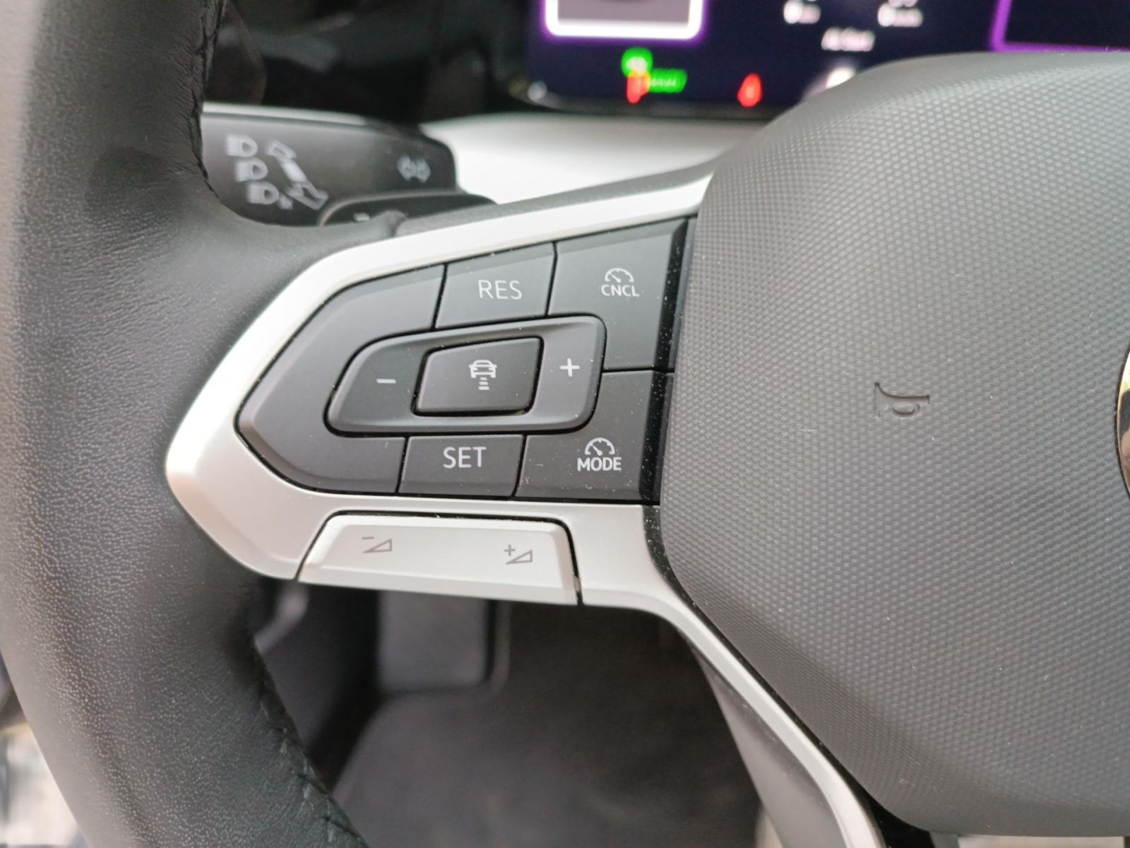 Volkswagen - Golf_12
