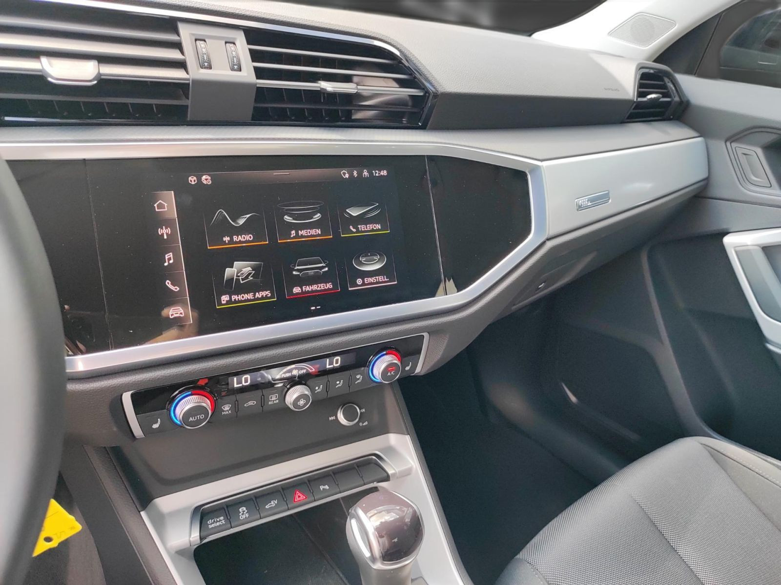Audi - Q3_15