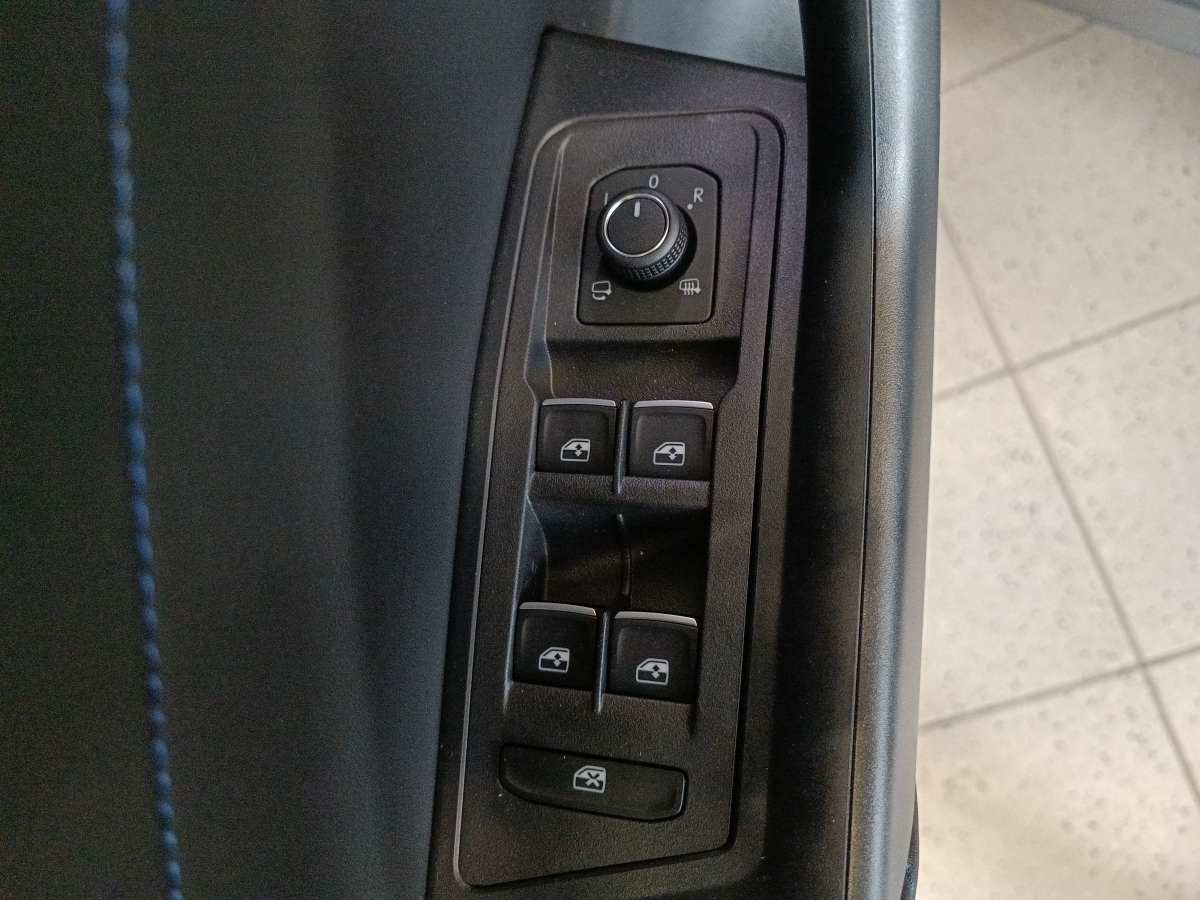 VW - T-Roc R 2.0 TSI 4Motion DSG AHK*ACC*LED*App-Conn_7
