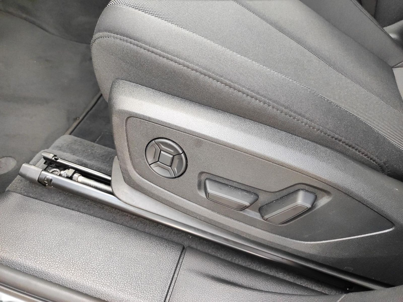 Audi - Q3_13
