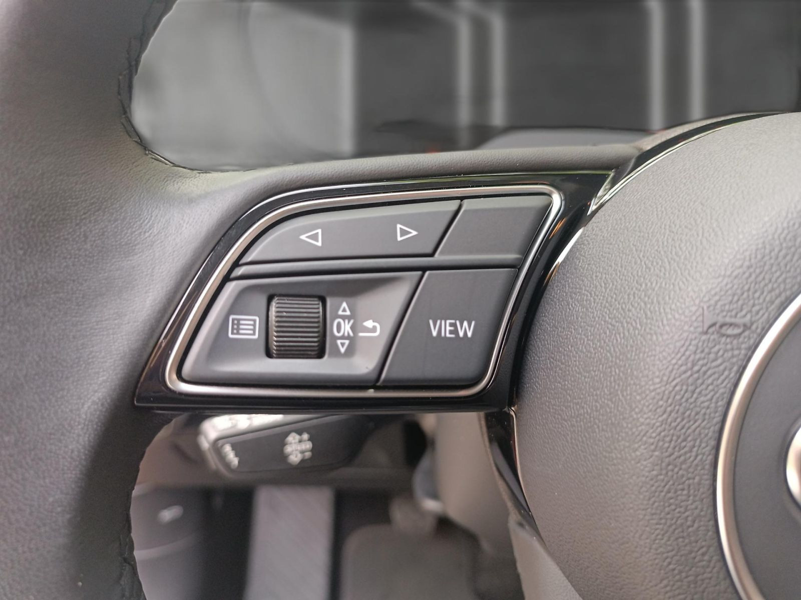 Audi - Q2_12