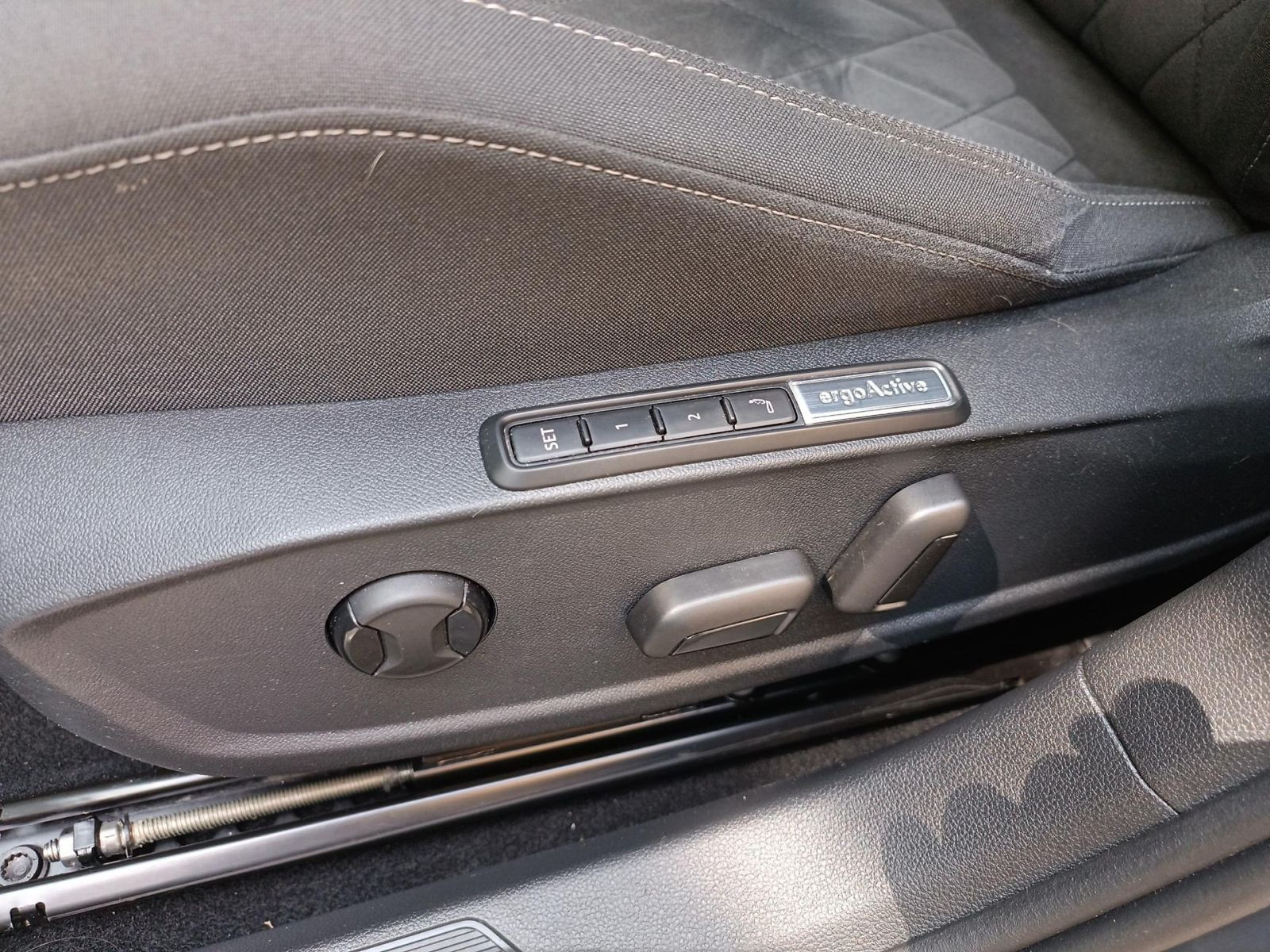 Volkswagen - Golf_10