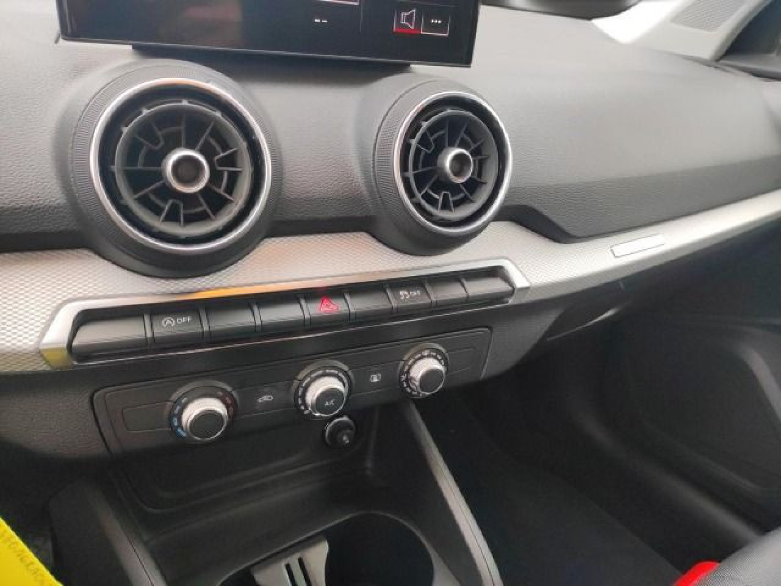 Audi - Q2_16