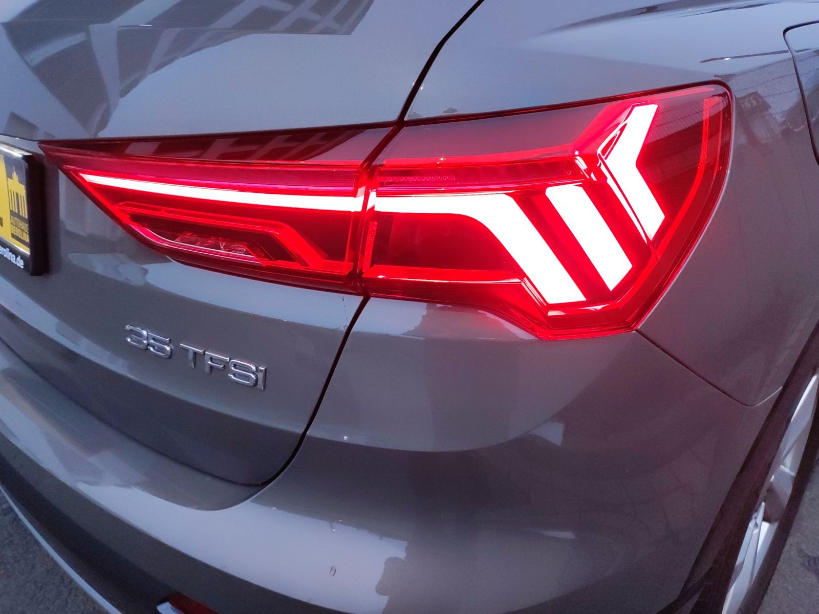 Audi - Q3_8