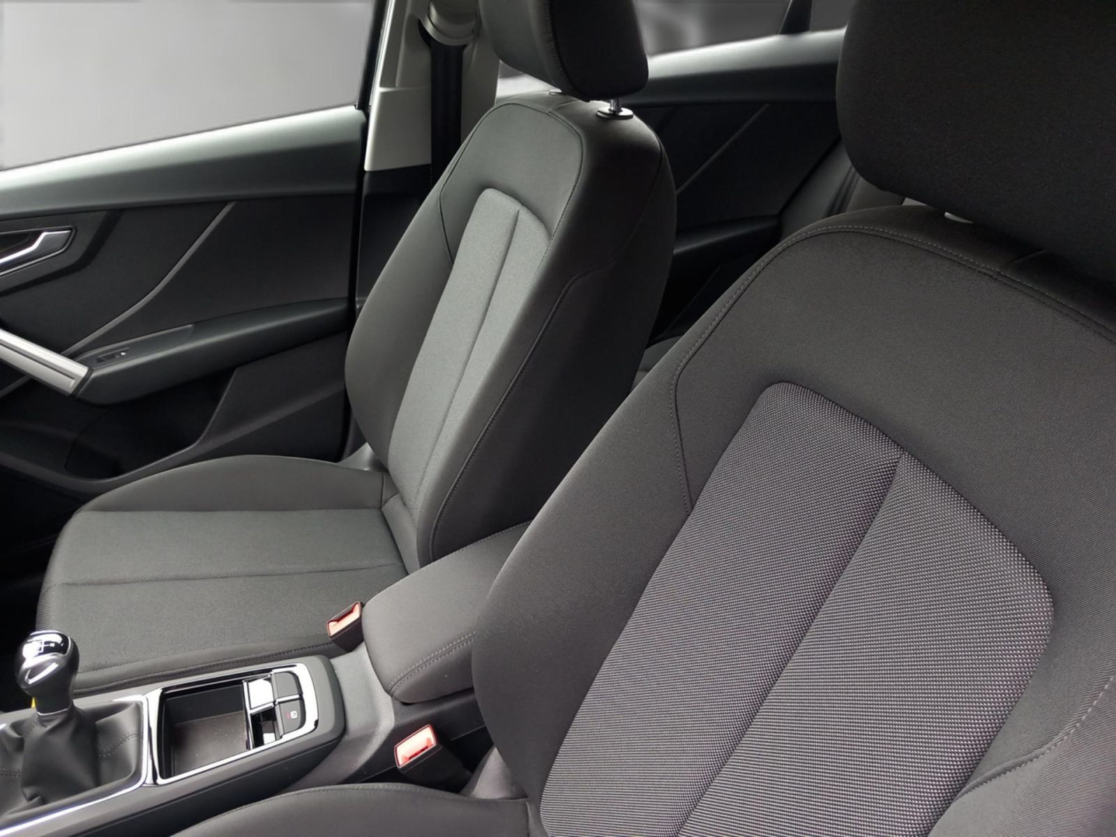Audi - Q2_10