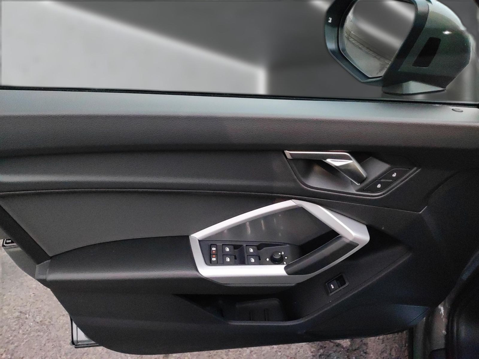 Audi - Q3_18