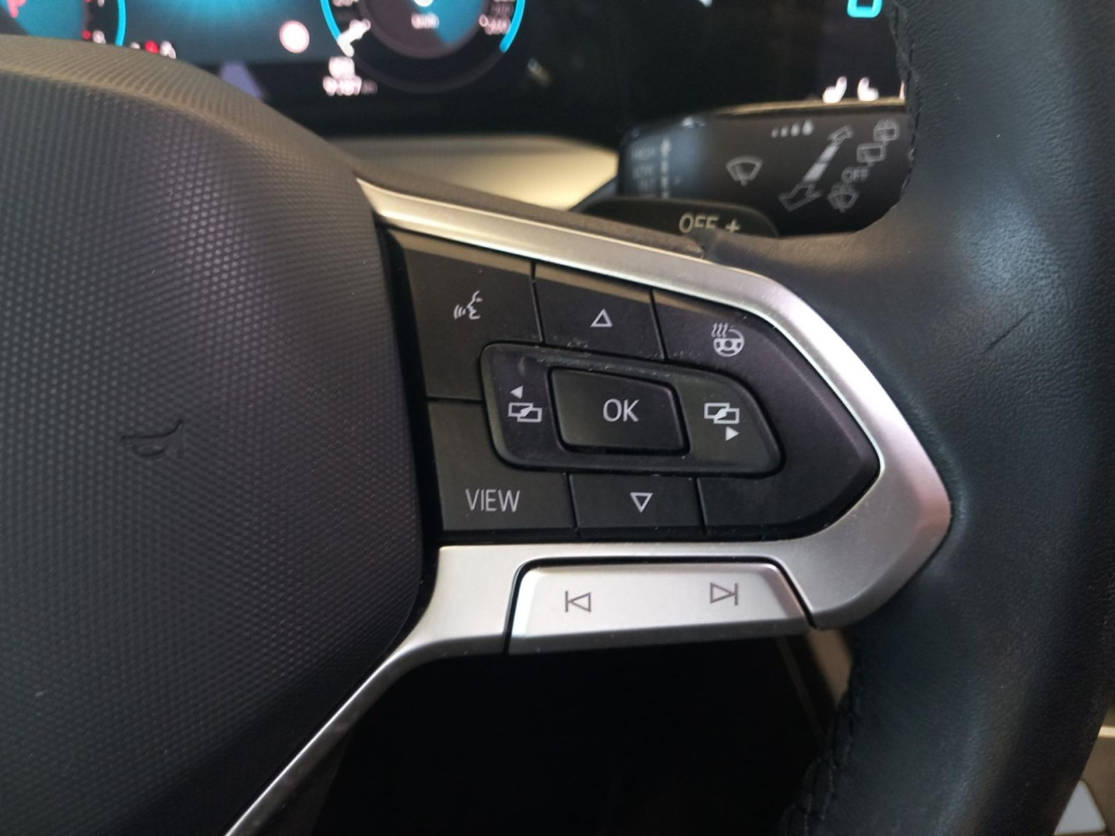 Volkswagen - Golf_16