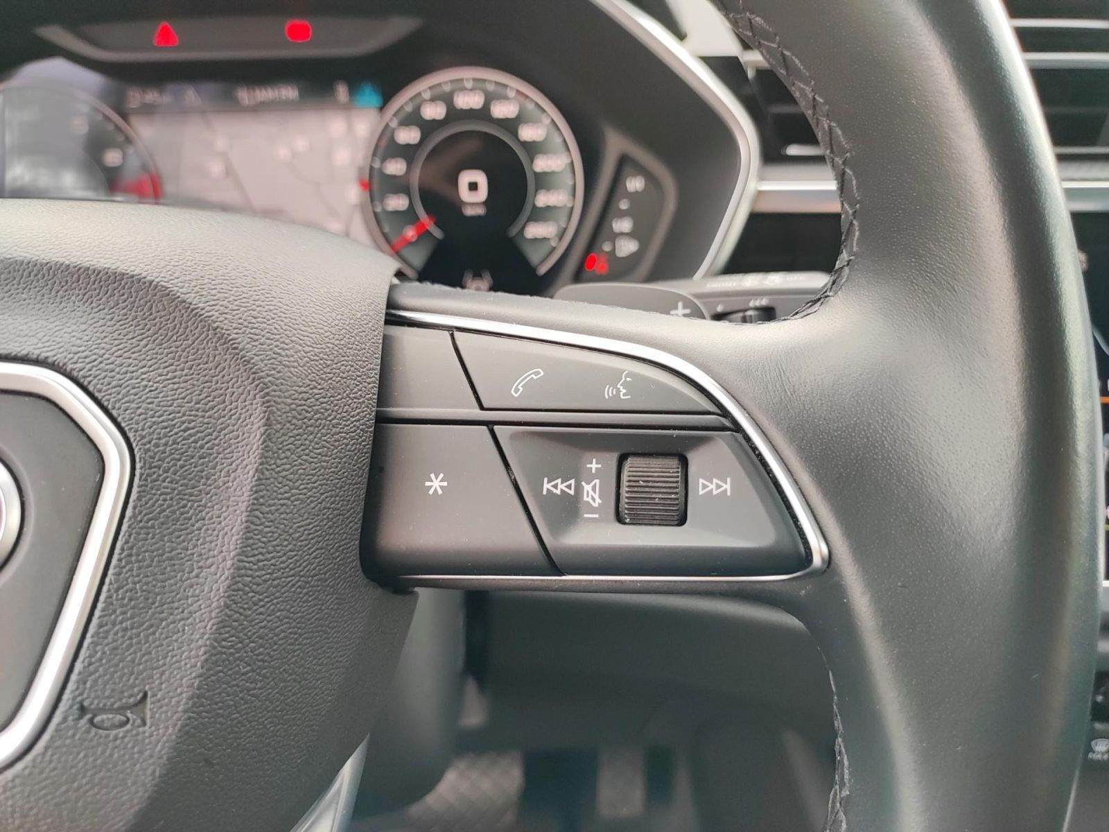 Audi - Q3_13