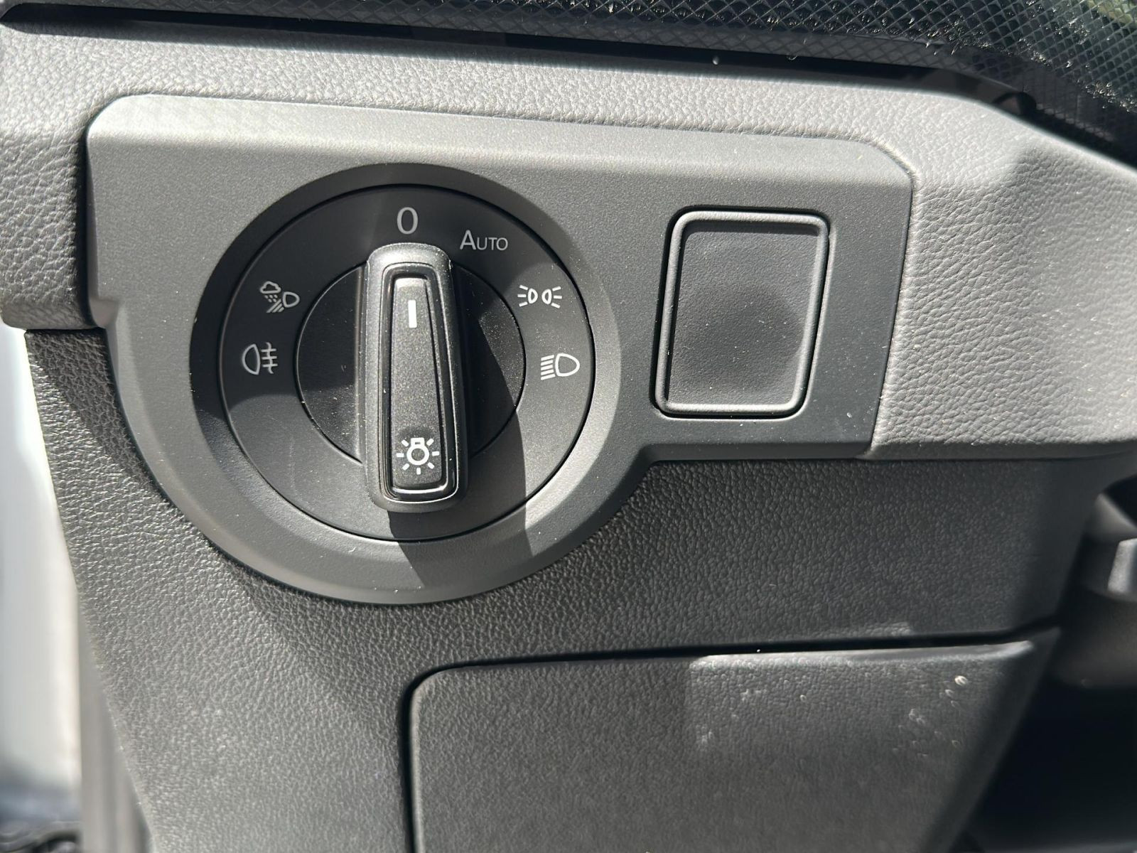 Volkswagen - T-Cross_12