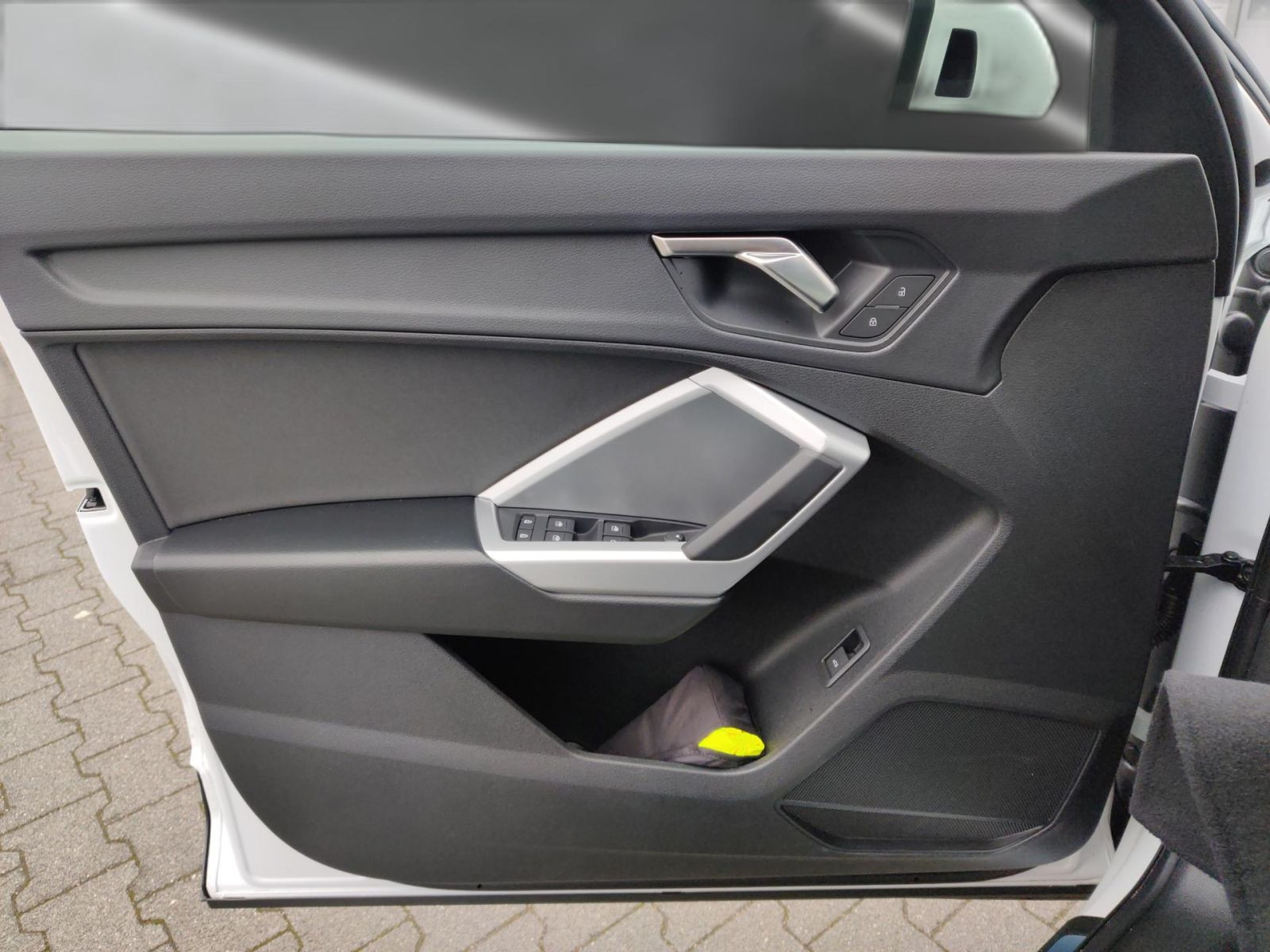 Audi - Q3_18