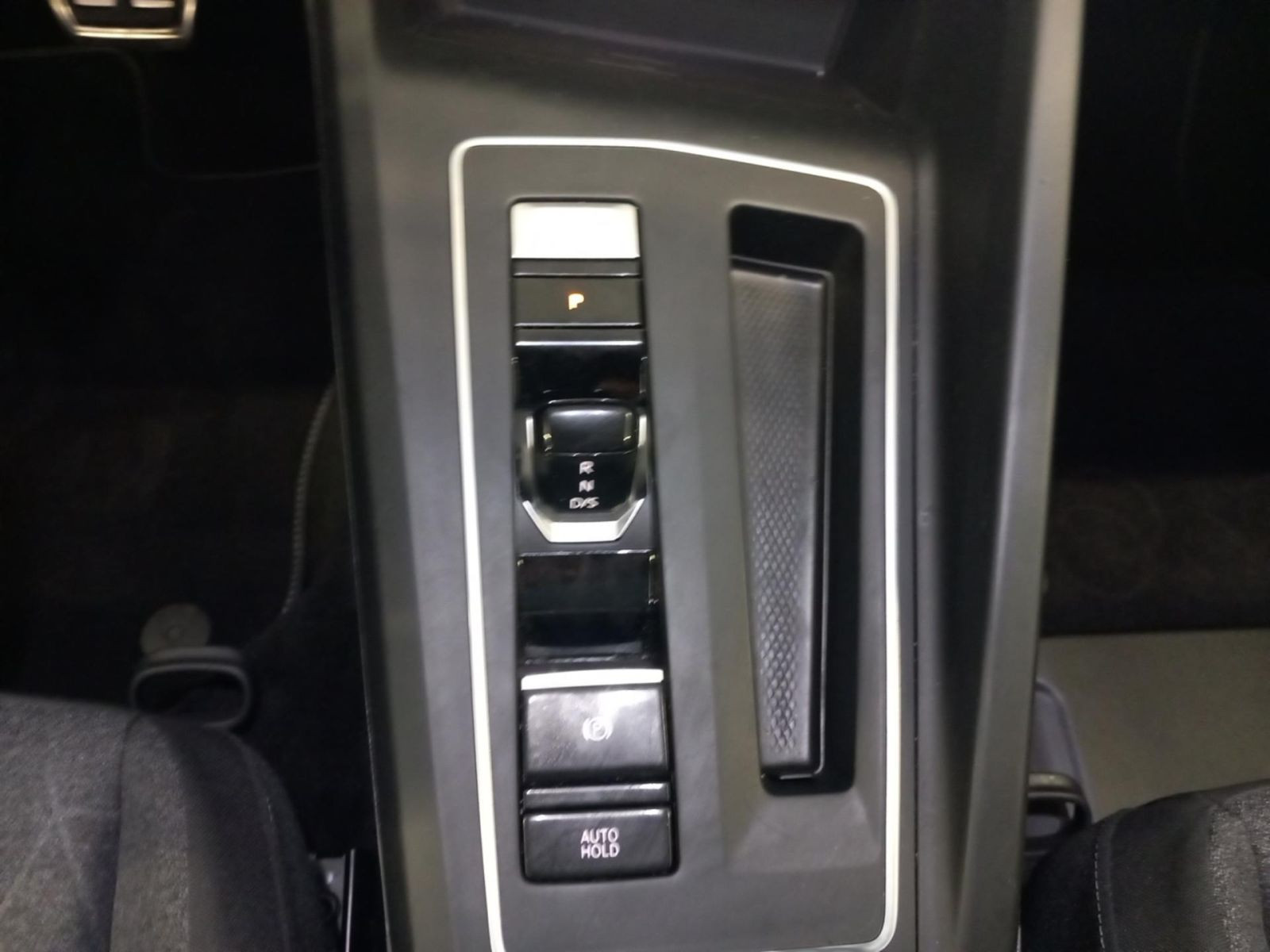 Volkswagen - Golf_13