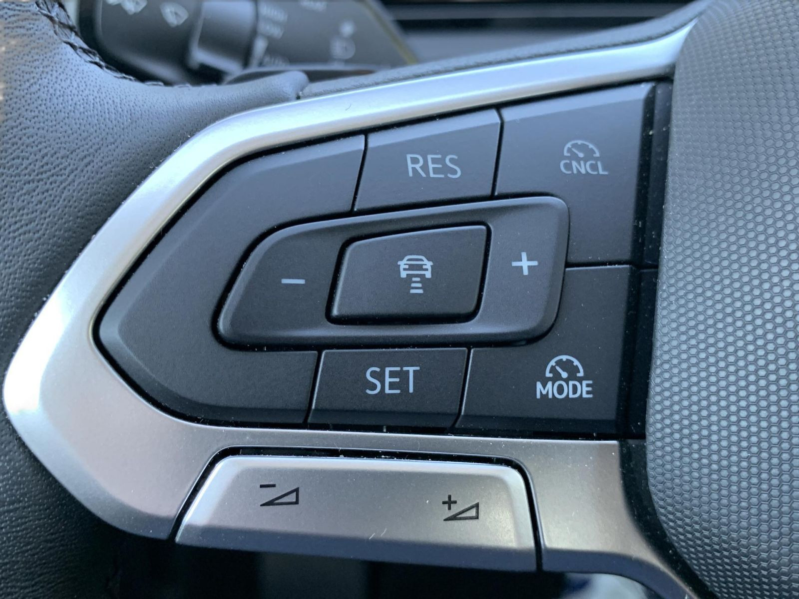 Volkswagen - Tiguan_10