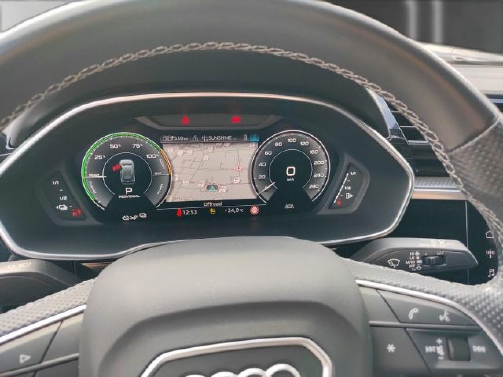 Audi - Q3_16