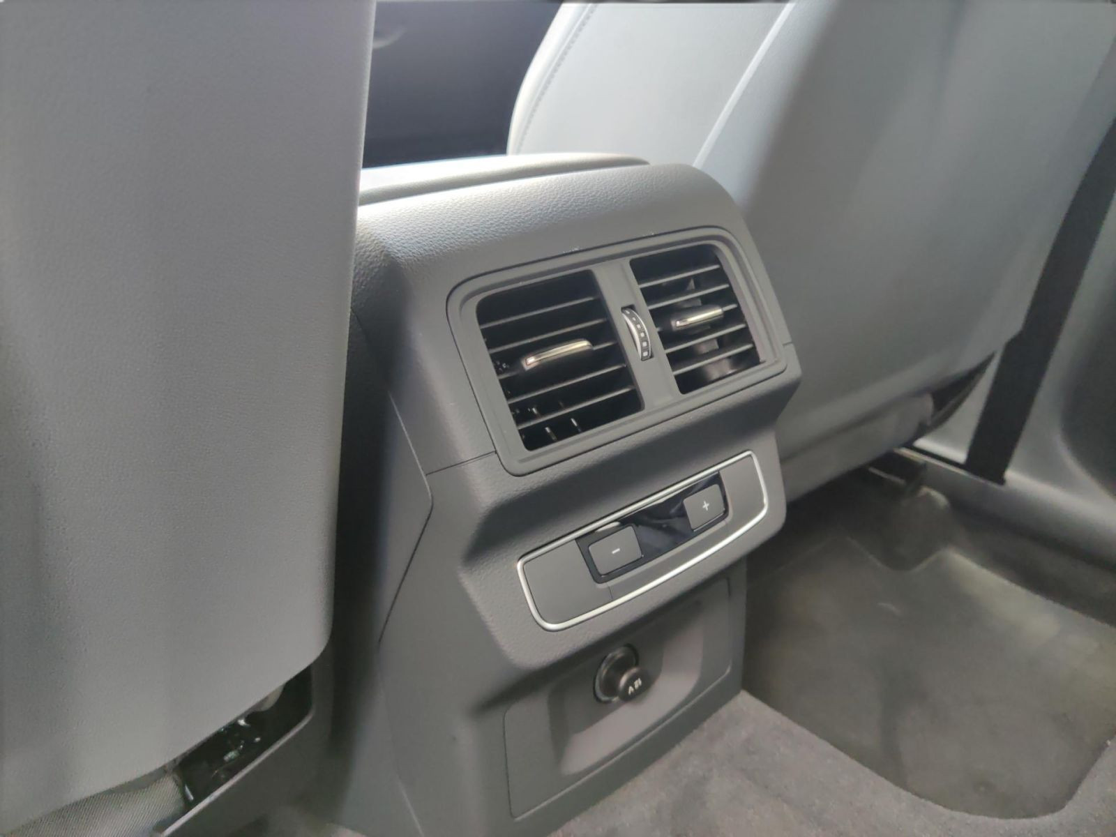 Audi - Q5_11