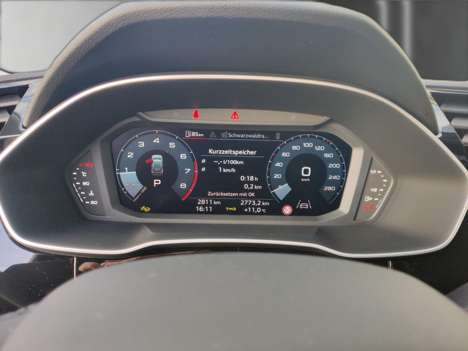 Audi - Q3_13