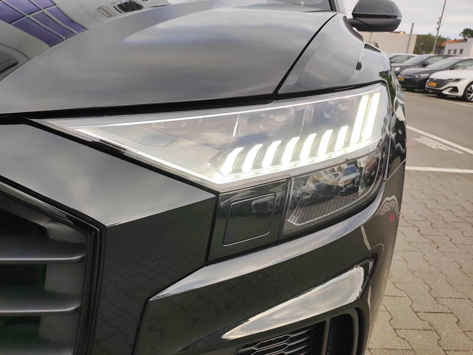 Audi - SQ8_7