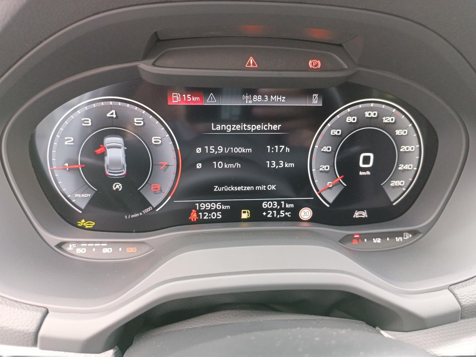 Audi - Q2_11