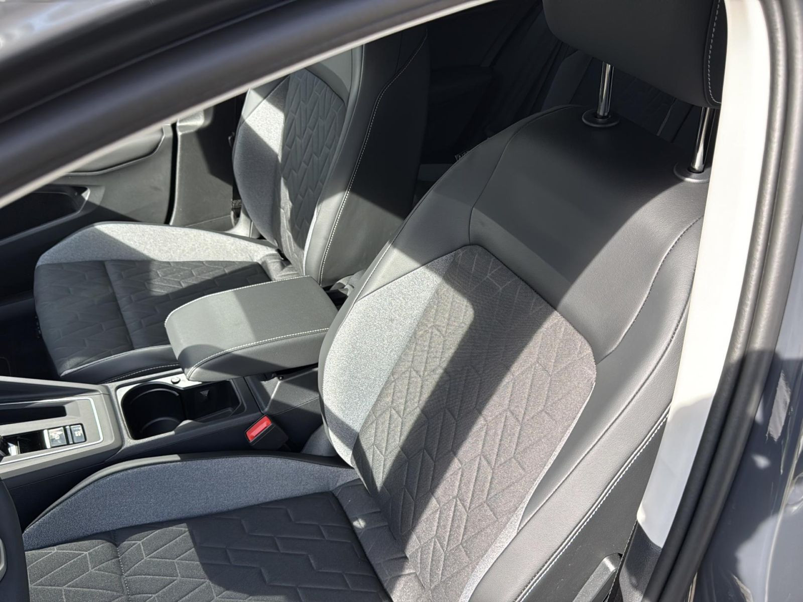 Volkswagen - Golf_16