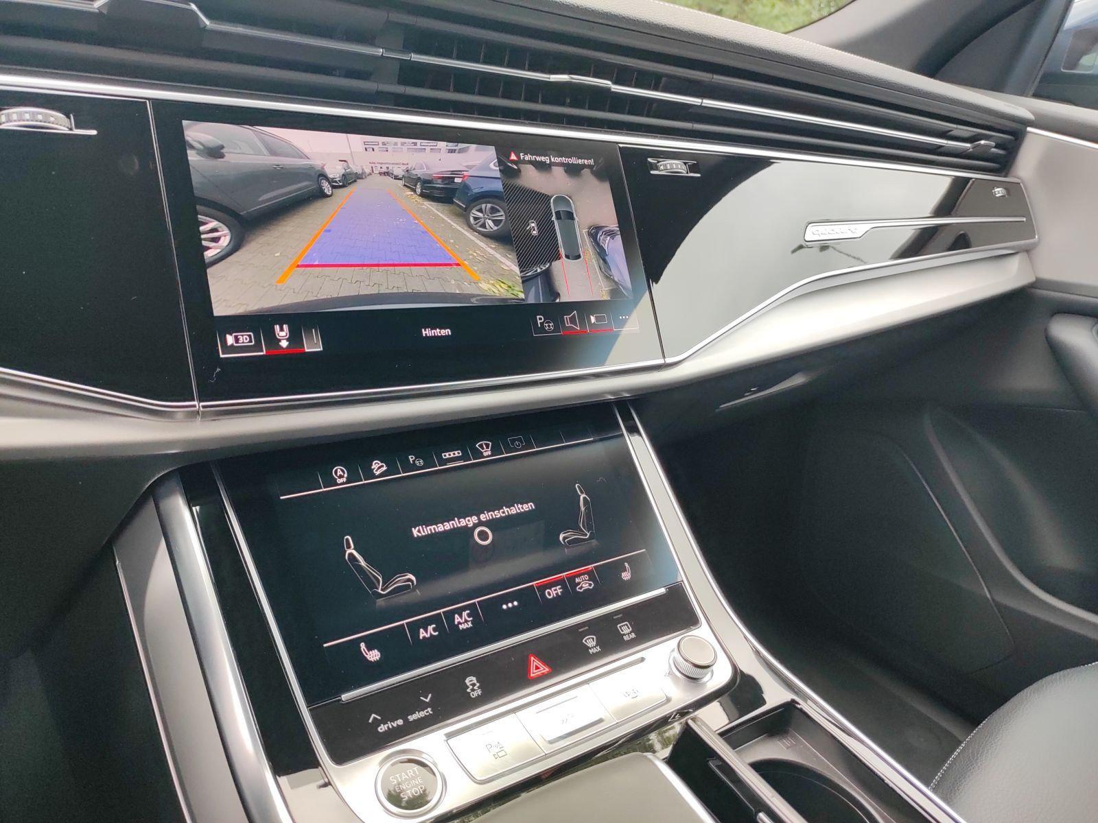 Audi - Q8_18