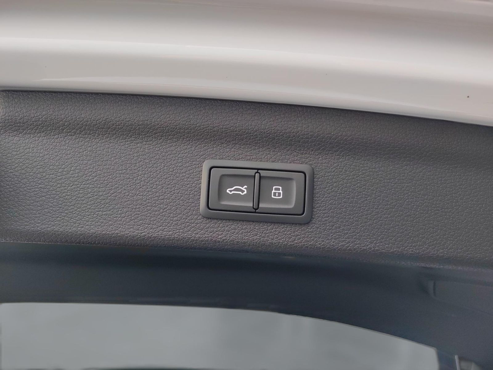 Audi - Q3_23