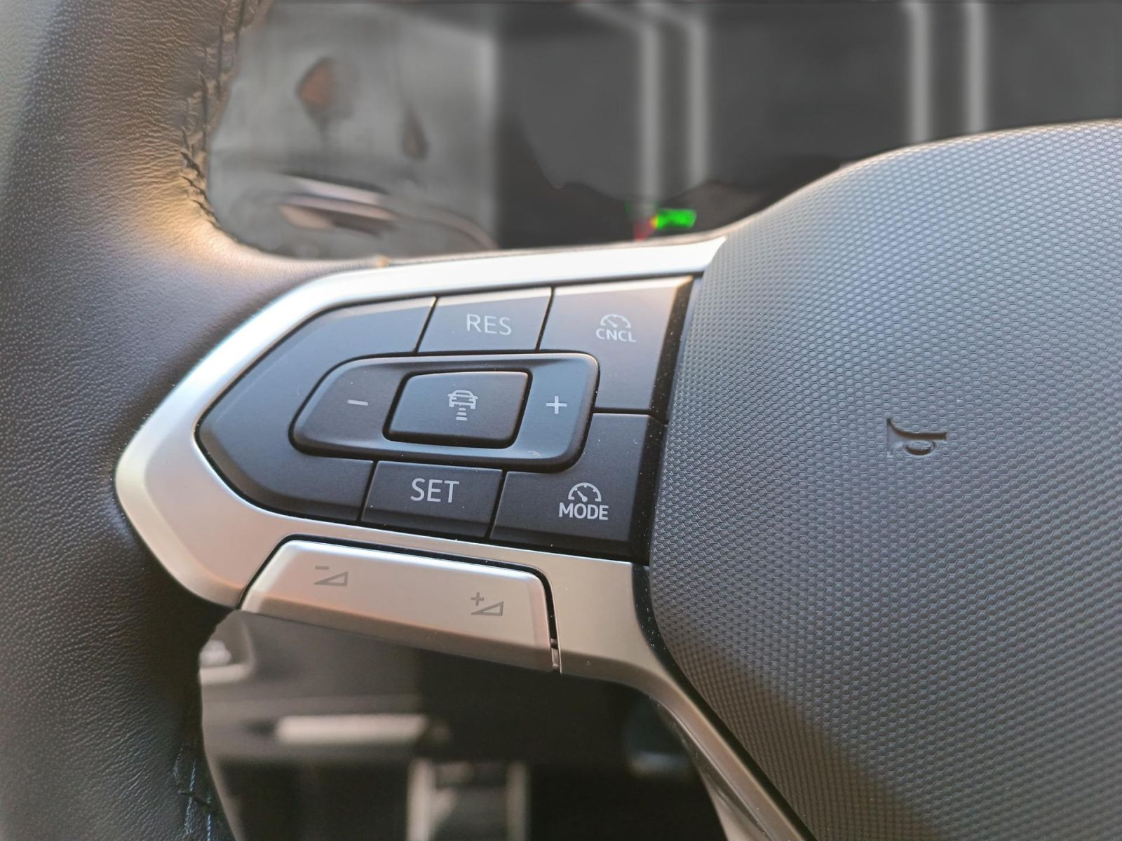 Volkswagen - Tiguan_12