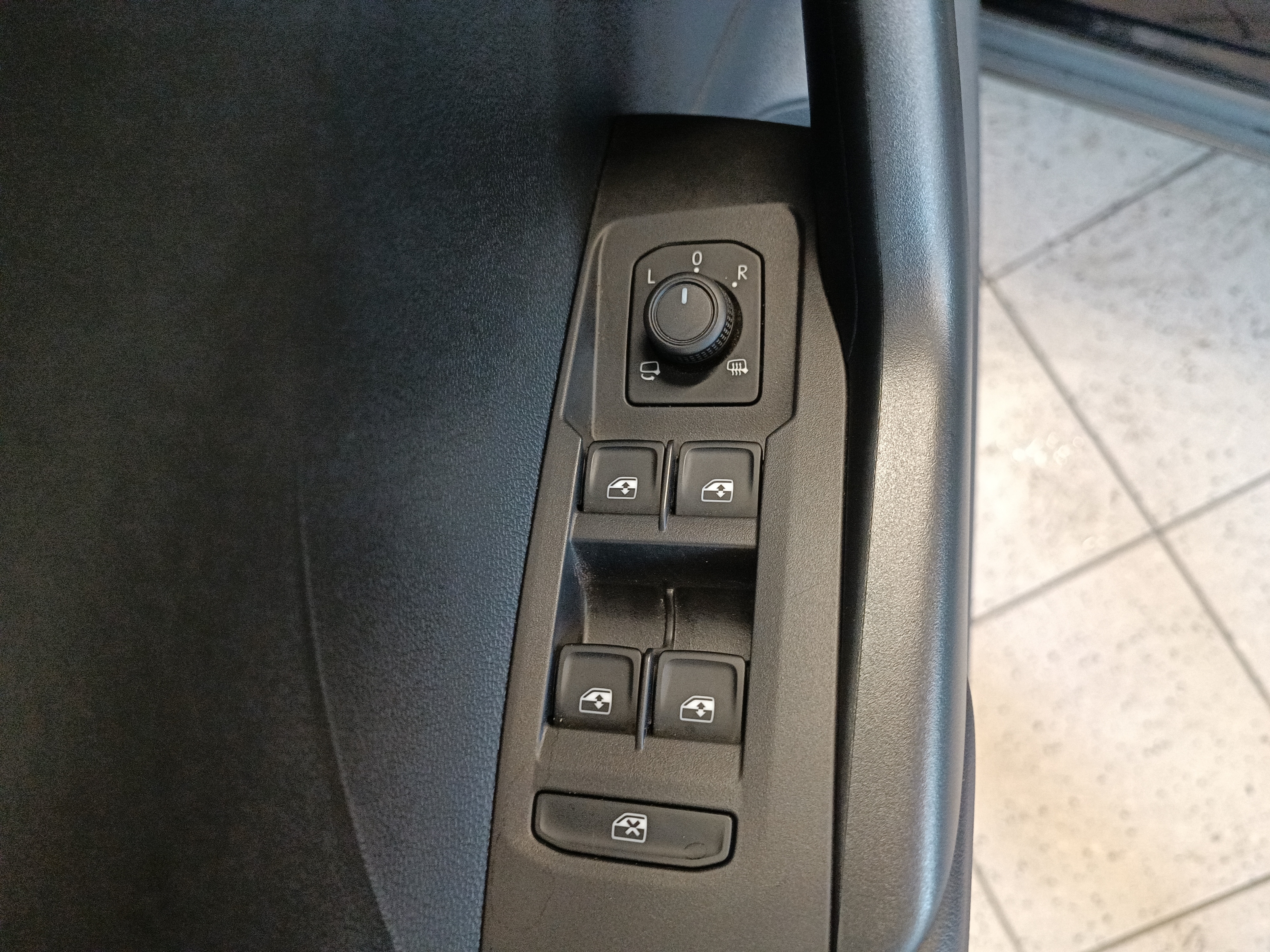VW - T-Cross 1.0 TSI Life LED*ACC*SHZ*DC*App-Connect_7