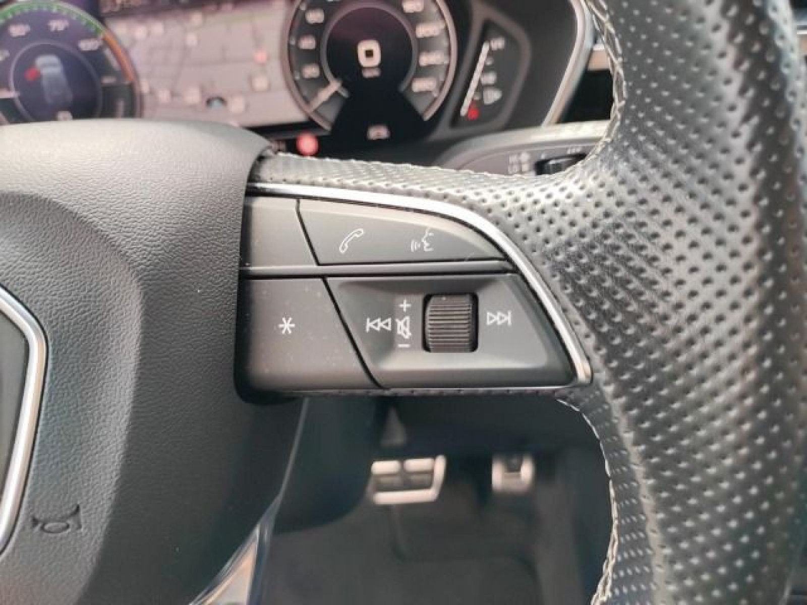 Audi - Q3_15